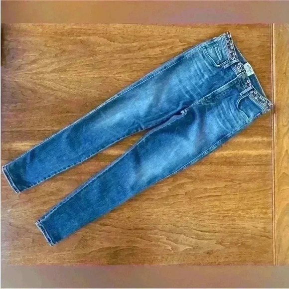 AGOLDE “Roxanne Super Hi Rise Skinny"
Studded Jeans Size 26 Excellent Condition! - Picture 9 of 10